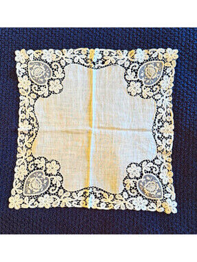 Vintage Ladies Lace Trim Floral Handkerchief